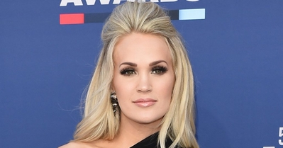 carrie-underwood-wears-the-sparkliest-red-carpet-look-at-the-acm-awards-8211-huffpost.jpeg