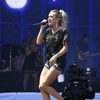 Carrie-Underwood---Performing-on-the-Pyramid-Stage-at-Glastonbury-Festival-10.jpg
