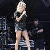 Carrie-Underwood---Performing-on-the-Pyramid-Stage-at-Glastonbury-Festival-12.jpg