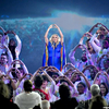 carrie-underwood-earns-standing-ovation-with-rousing-love-wins-after-announcing-she-s-expecting-a-bo_587913_.jpg