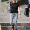 carrie-underwood-out-and-about-in-adelaide-12-05-2016_4.jpg