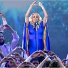 carrie-underwood-sends-a-powerful-message-with-her-cmas-performance-love-wins.jpg
