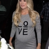 carrie-underwood-greets-fans-as-she-leaves-tv-show-the-project-in-melbourne-australia-260918_1.jpg