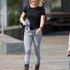 carrie-underwood-out-and-about-in-adelaide-12-05-2016_3.jpg