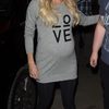 pregnant-carrie-underwood-out-in-melbourne-09-26-2018-3_28129.jpg